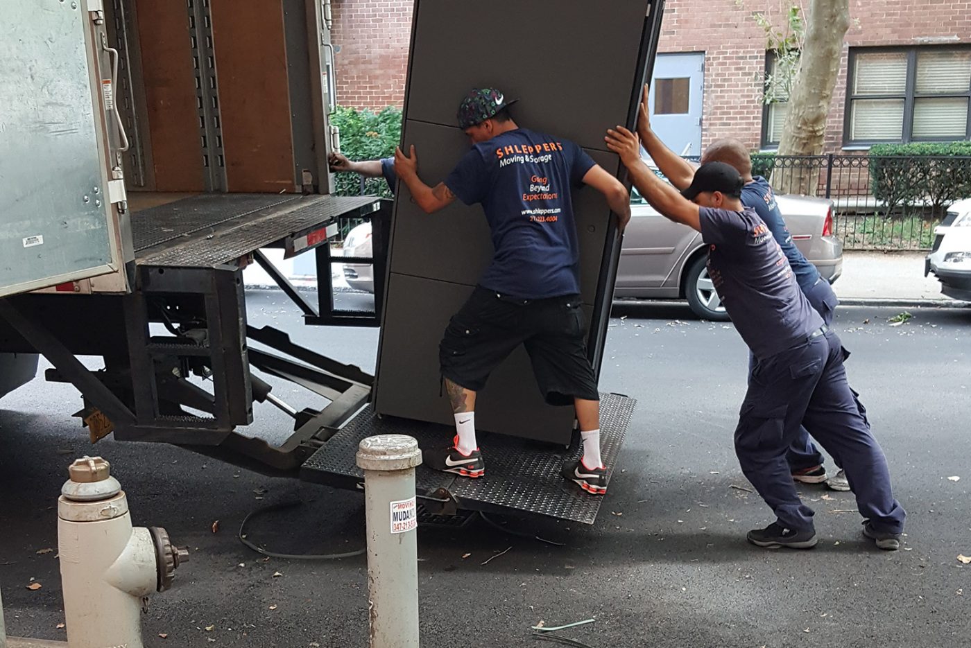 Shleppers movers loading truck