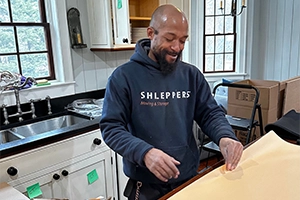 Shleppers mover packing boxes